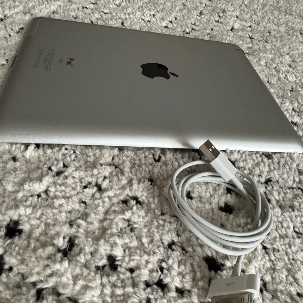 Apple iPad 16GB in Elegant Silver